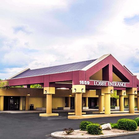 Ramada By Wyndham Salt Lake City North Temple Exterior foto