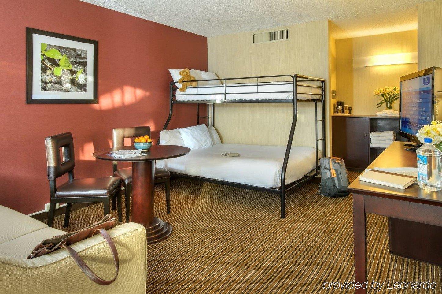 Ramada By Wyndham Salt Lake City North Temple Exterior foto