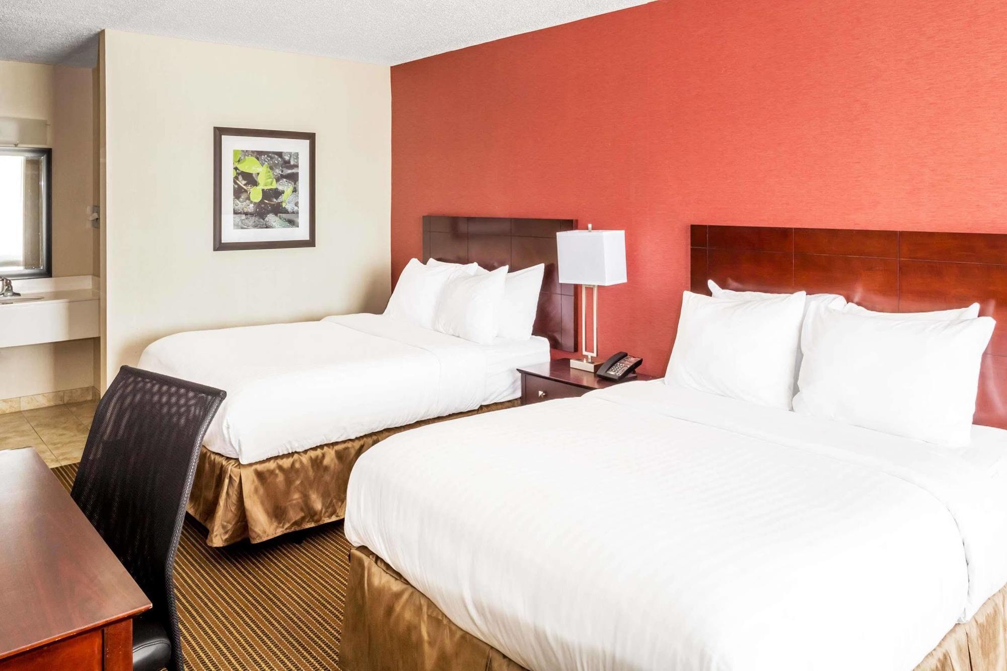 Ramada By Wyndham Salt Lake City North Temple Exterior foto