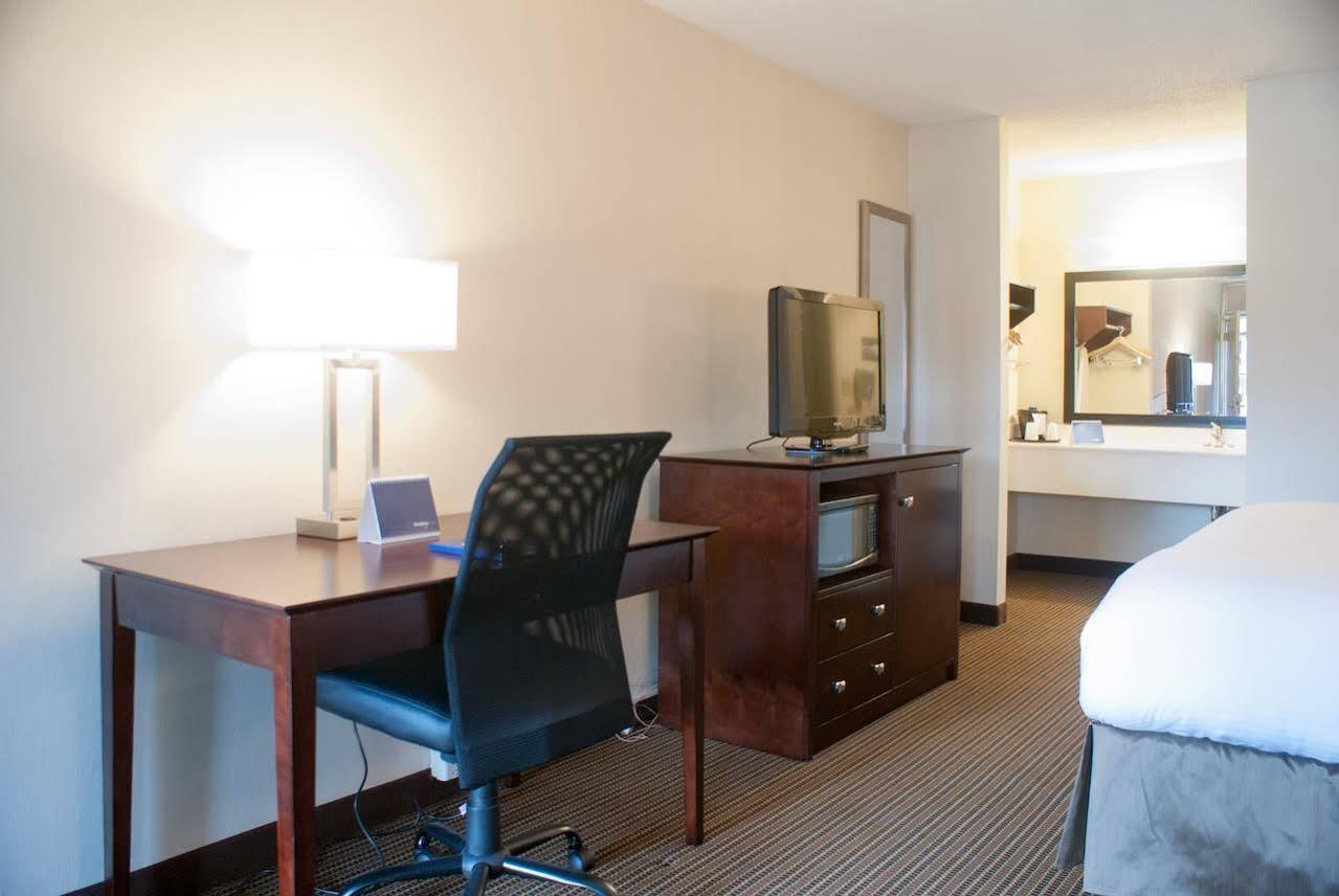 Ramada By Wyndham Salt Lake City North Temple Exterior foto